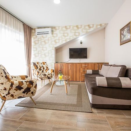 Apartmani Mg Nikšić Buitenkant foto