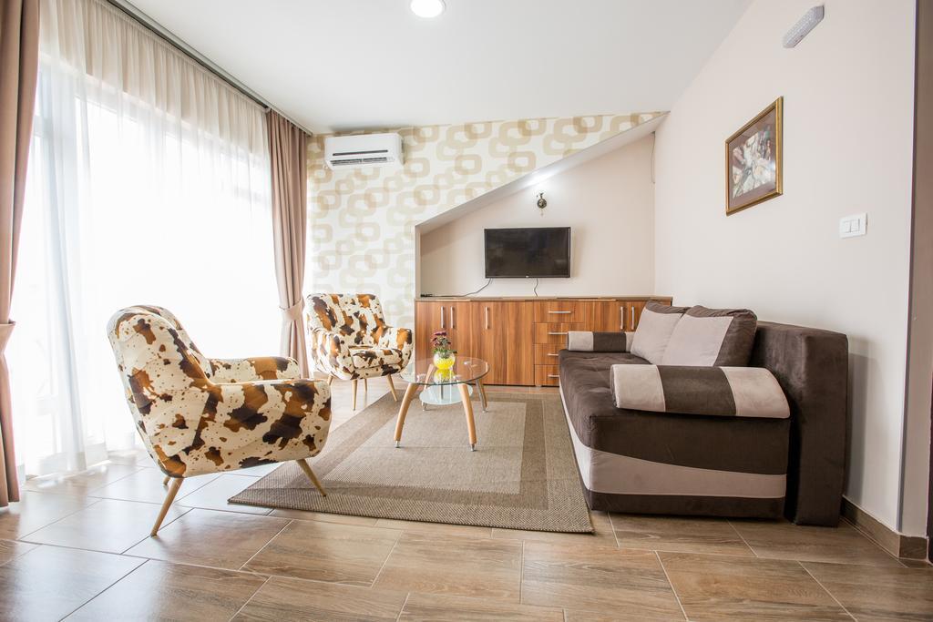 Apartmani Mg Nikšić Buitenkant foto